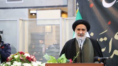 امام جمعه شهرکرد: ملت ایران به خود می‌بالد که چنین شهدای را در دامن خود پرورش داد