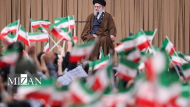 رهبر انقلاب: سیزده آبان از نظر تاریخی، روز افتخار و پیروزی است