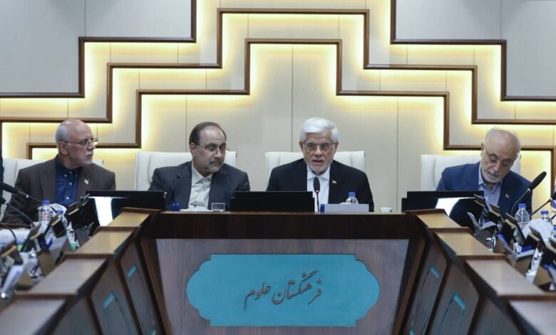 عارف: کشور از قطع روابط علمی با جهان ضرر می‌کند/اصلاح نظام آموزشی نگاه دولت چهاردهم است