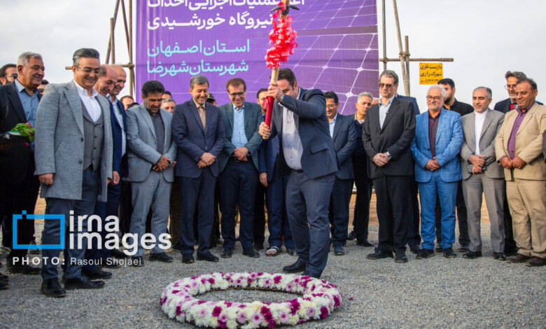 فیلم | آغاز عملیات اجرایی نیروگاه خورشیدی در شهرضا