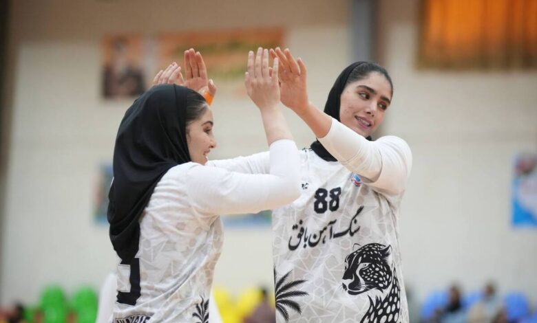 لیگ برتر هندبال زنان| بافق با شکست استقلال صدرنشین شد