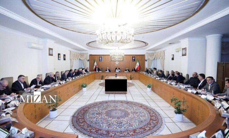 پزشکیان: اگر مصرف تولیدات داخلی بهینه نشود، خودروسازان اجازه ادامه تولید نخواهند داشت