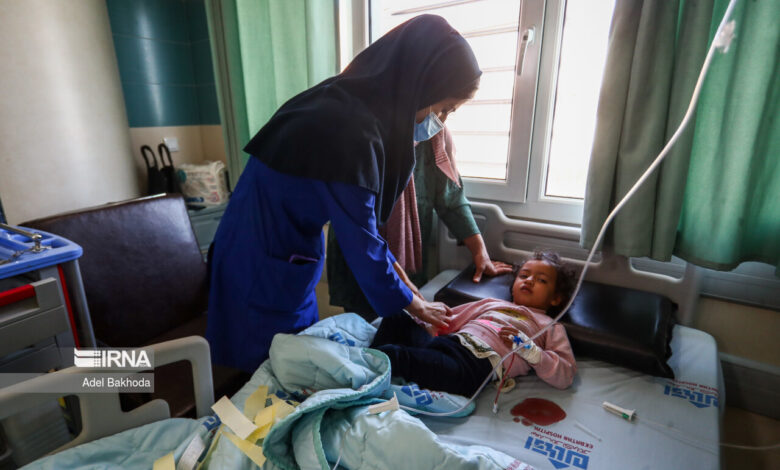 گزارش میدانی از اوج‌گیری آنفلوآنزا در قم؛ صف‌های طولانی، اتاق‌های شلوغ و نگرانی والدین