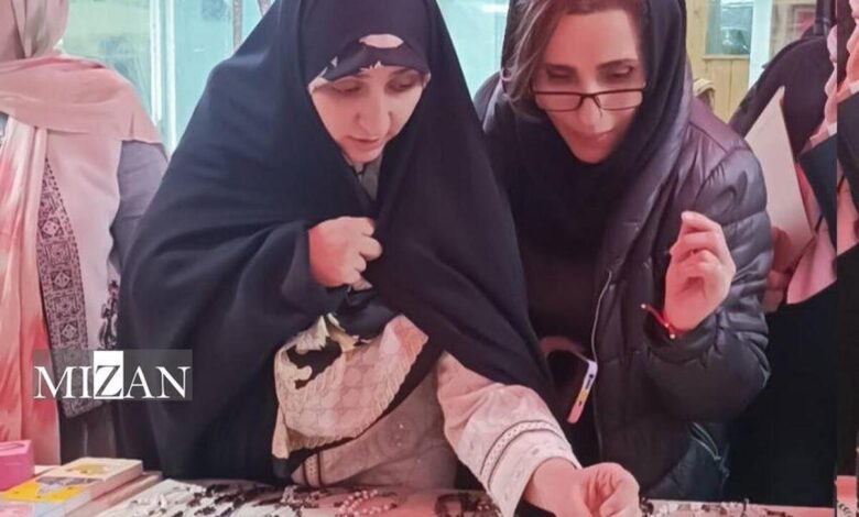 بازدید معاون رئیس‌جمهور از نمایشگاه آثار هنری کودکان و زنان روستای مرزی مراوه‌تپه