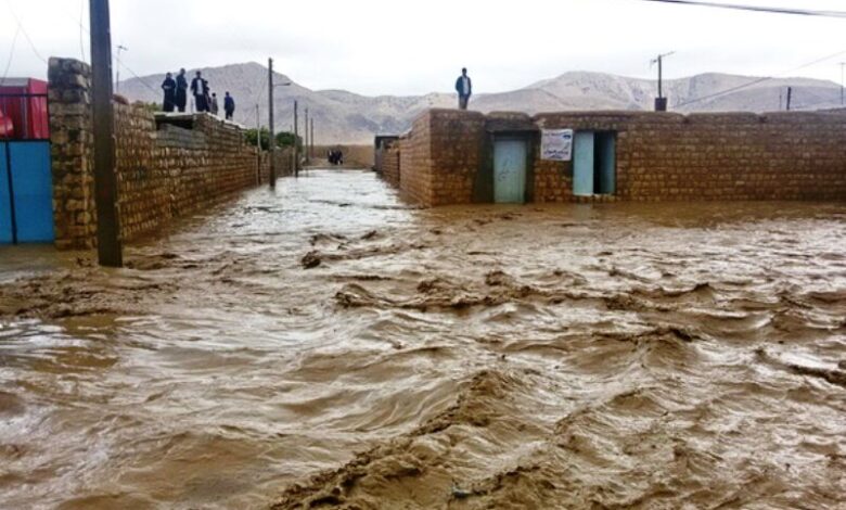 عبور از سیلاب حتی با آب کم‌عمق خطرناک است