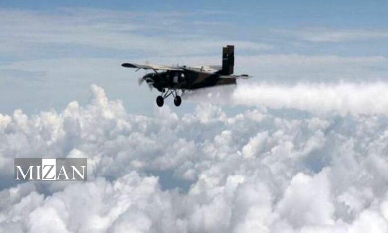 لحظاتی از بررسی دقیق عملیات بارورسازی ابر‌ها در اتاق فرماندهی و کنترل هواپیما