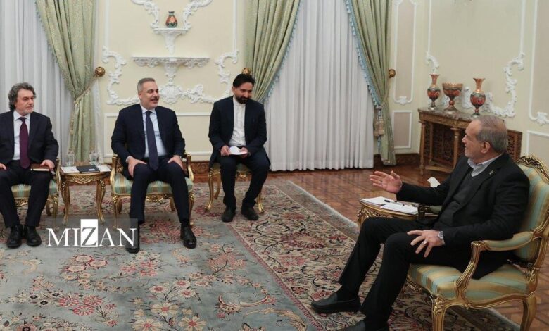 پزشکیان در دیدار وزیر خارجه ترکیه: انتظار می‌رود کشور‌های اسلامی شرایط را برای یکدیگر تسهیل و از پیچیده‌تر کردن مسائل پرهیز کنند